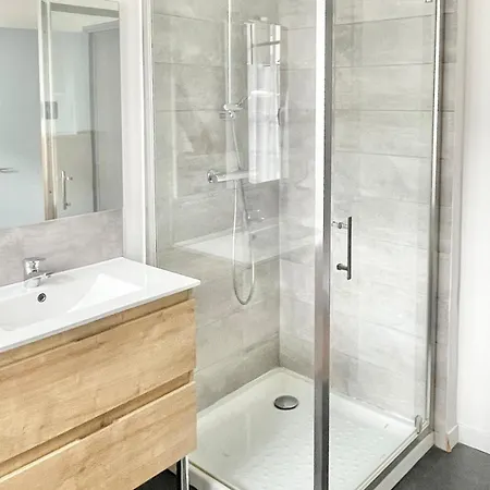 Le Layris - Maison Independante Avec Cour بيت للعطل *