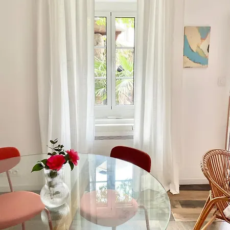 Le Layris - Maison Independante Avec Cour بيت للعطل